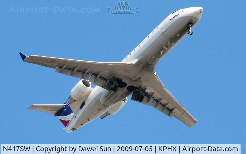 N417SW, 2000 Bombardier CRJ-200LR (CL-600-2B19) C/N 7400, KPHX