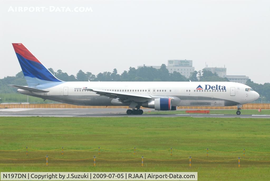 N197DN, 1997 Boeing 767-332 C/N 28454, Old c/s