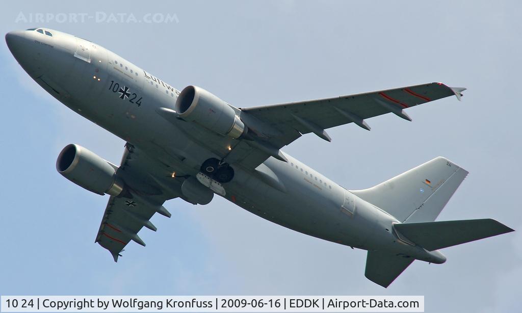 10 24, 1987 Airbus A310-304/MRT C/N 434, climbout RWY32R