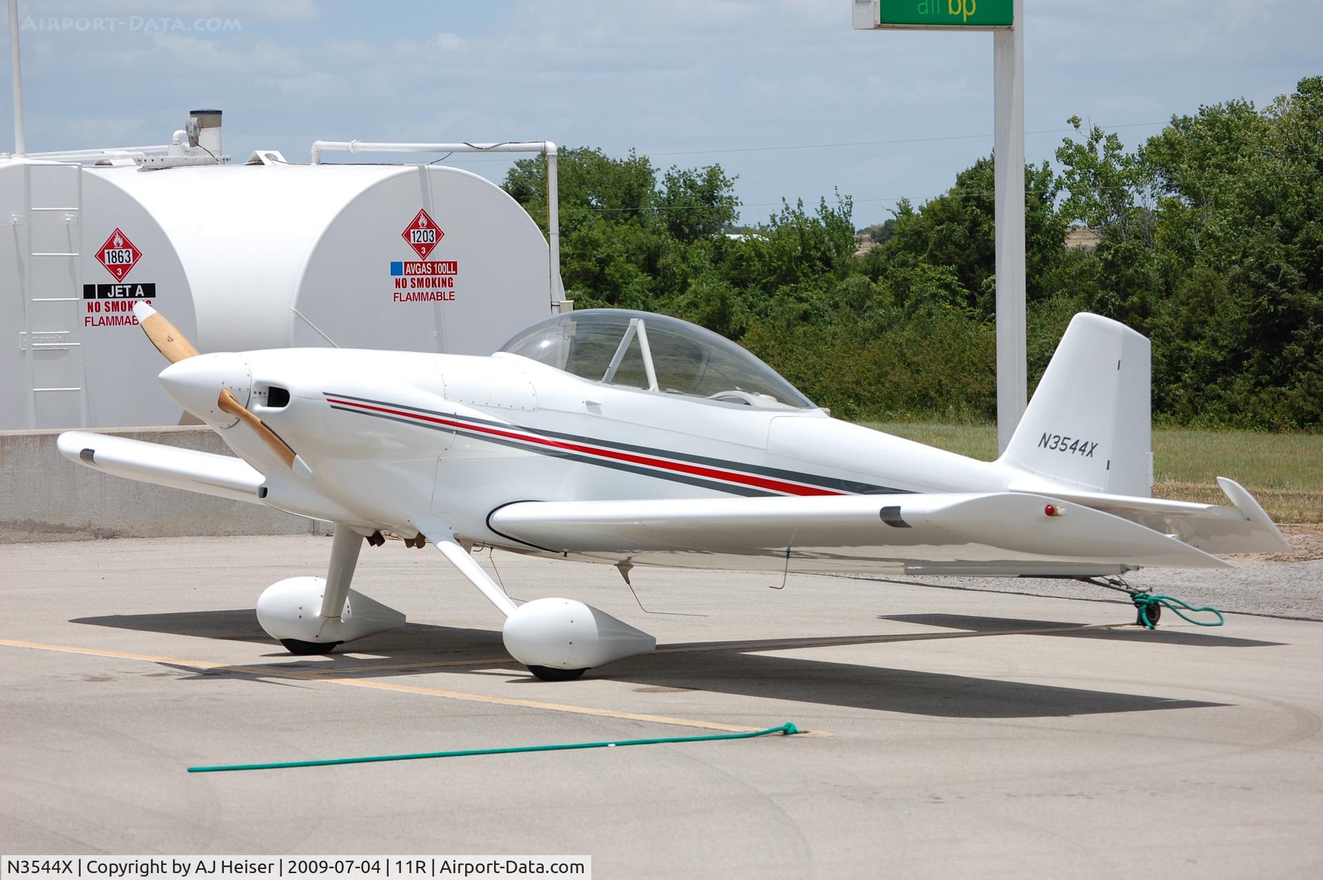 N3544X, 1999 Vans RV-4 C/N 2068, N3544X on the ramp at 11R