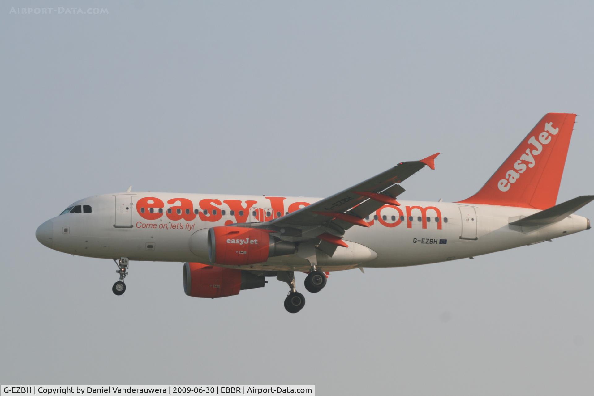G-EZBH, 2006 Airbus A319-111 C/N 2959, arrival of flight EZY2795 to rwy 25L