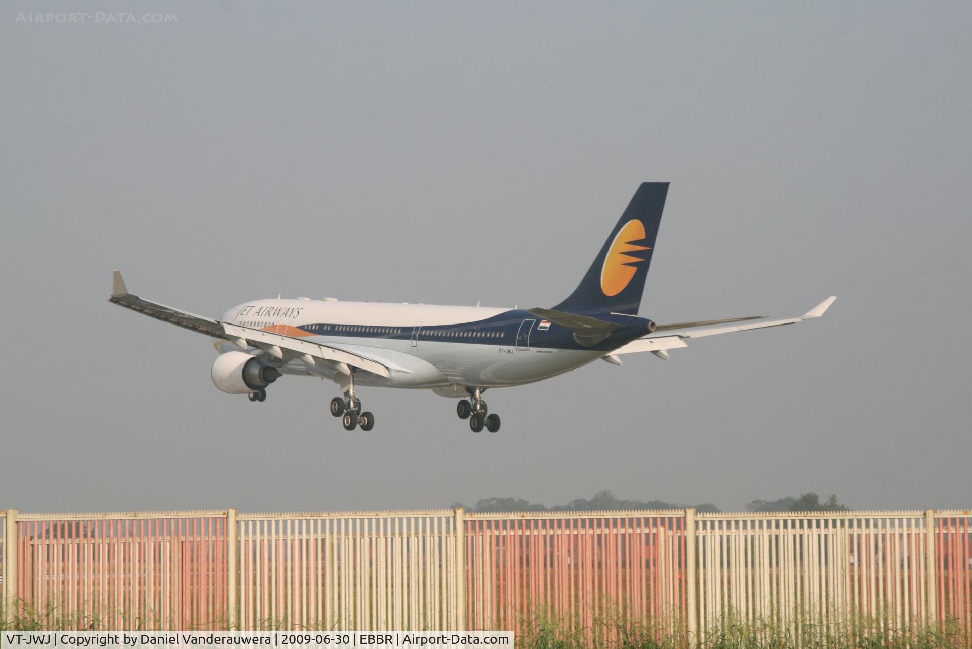 VT-JWJ, 2007 Airbus A330-203 C/N 885, several seconds before landing on rwy 25L