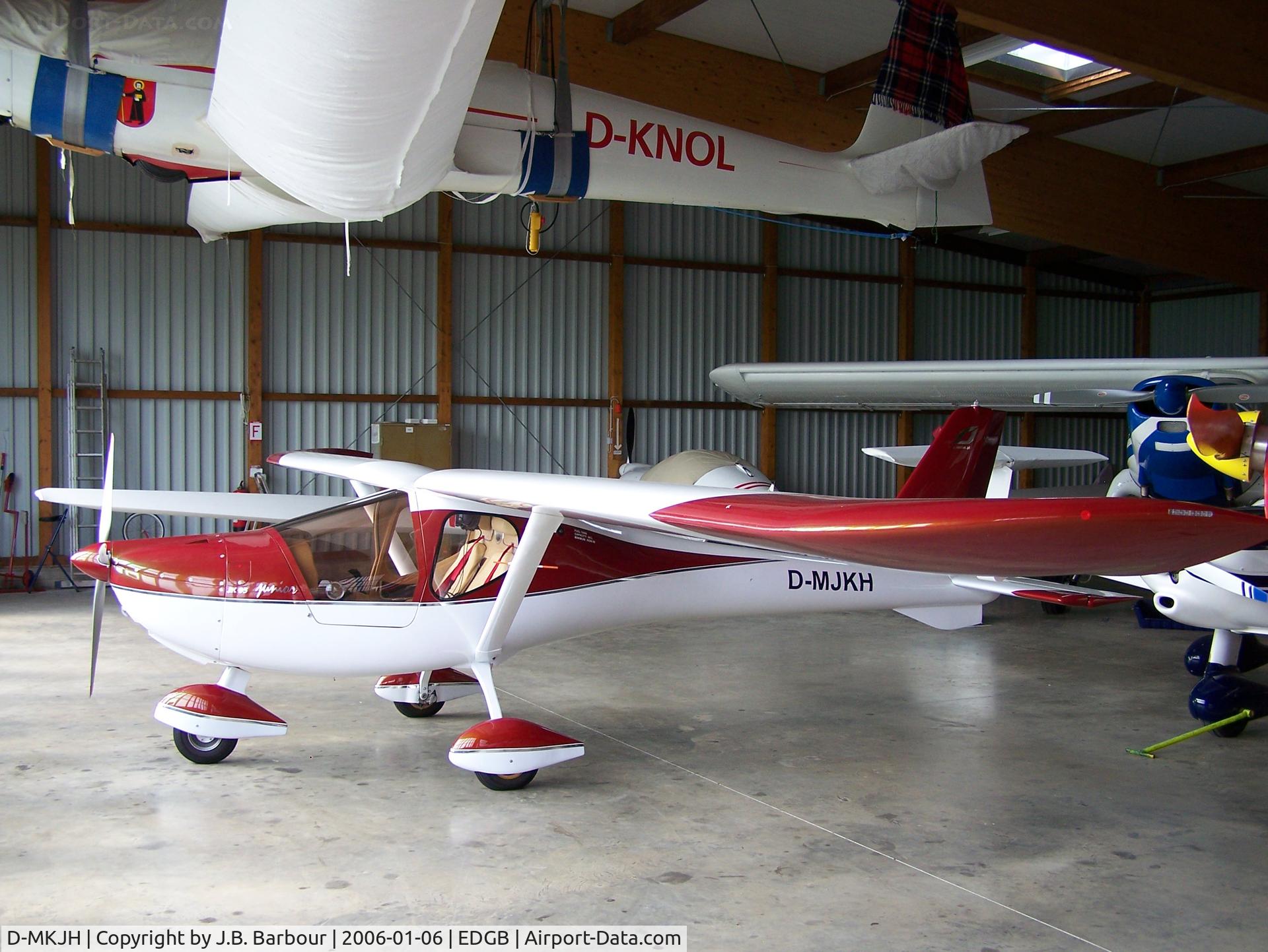 D-MKJH, Fresh BREEZE FLYKE 110 AL2F C/N 203, Breitsched Airfield, Germany. This is a very clean aircraft.