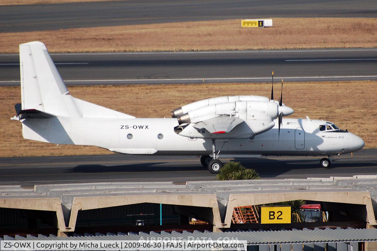 ZS-OWX, 1992 Antonov An-32B C/N 2806, At Jo'burg