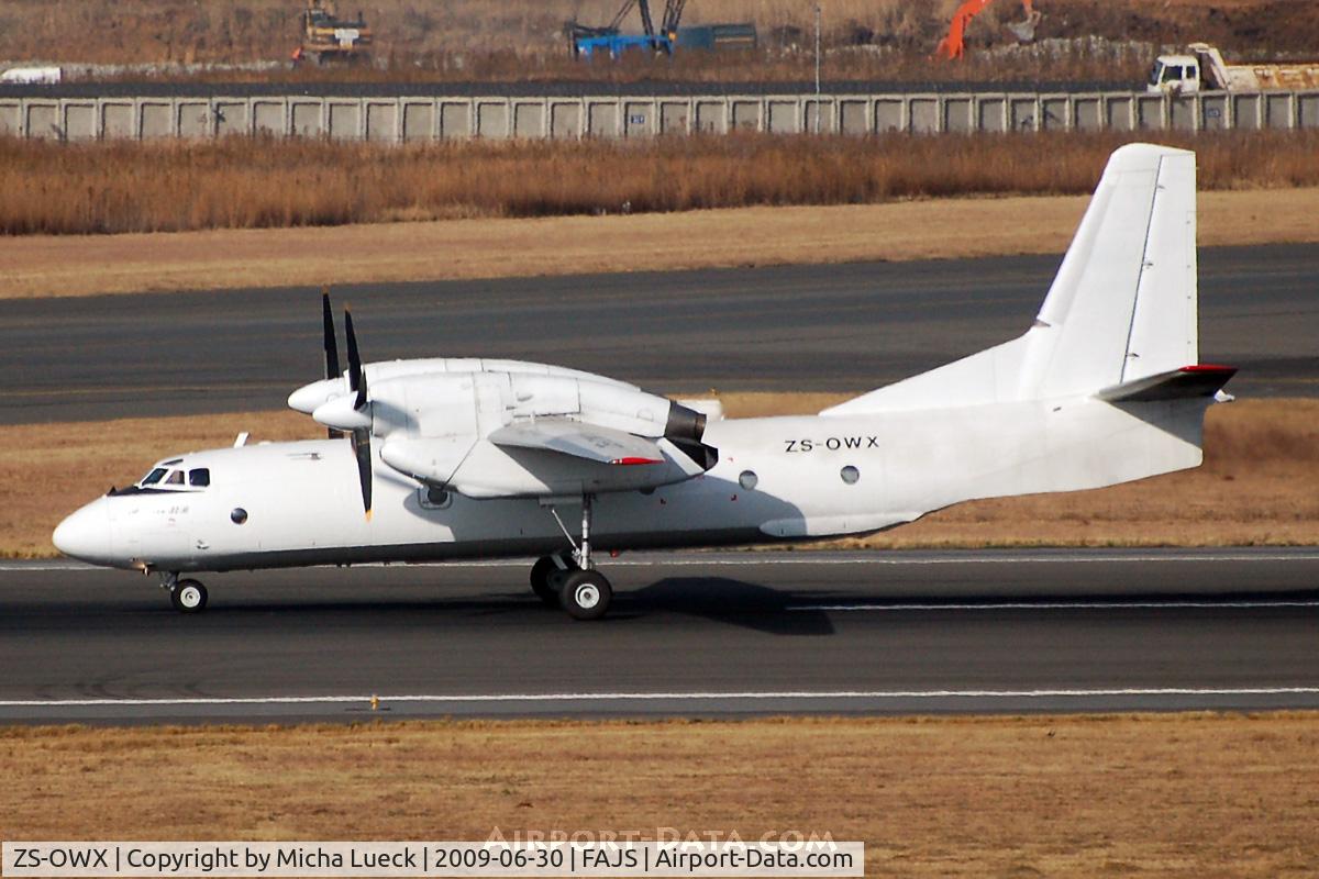 ZS-OWX, 1992 Antonov An-32B C/N 2806, At Jo'burg
