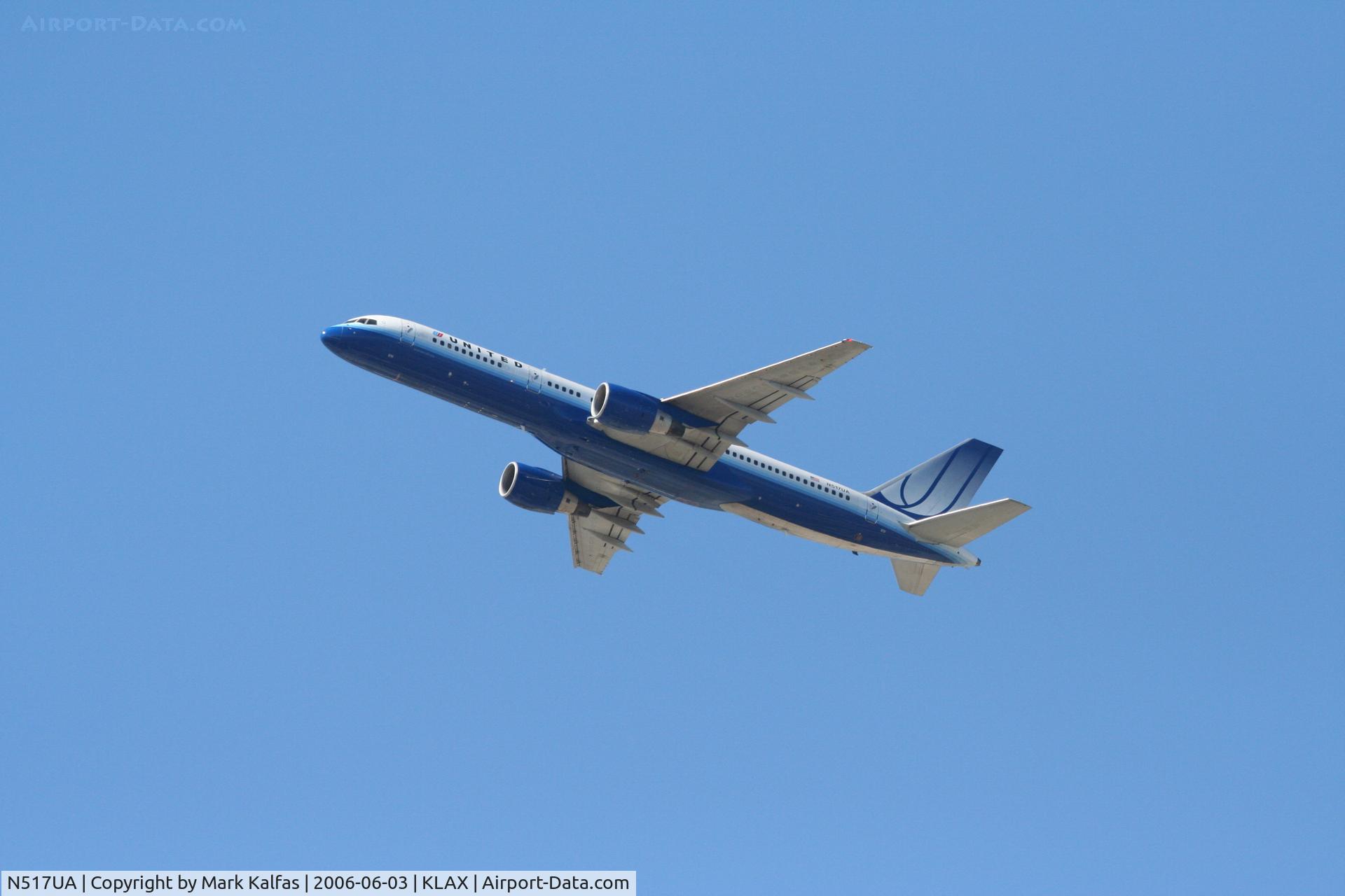N517UA, 1990 Boeing 757-222 C/N 24861, United Airlines N517UA, 757-222, climbs out from 25R on the LOOP FOUR departure to Chicago.