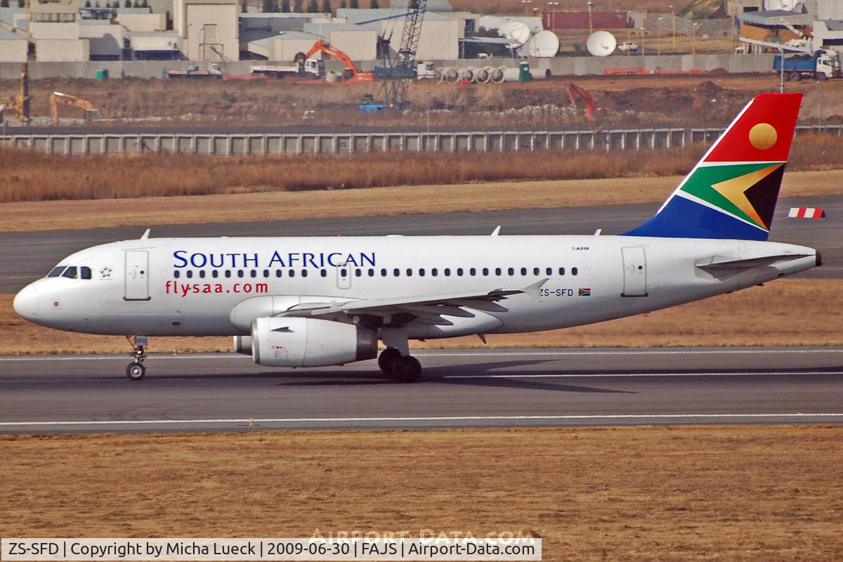 ZS-SFD, 2004 Airbus A319-132 C/N 2268, At Jo'burg