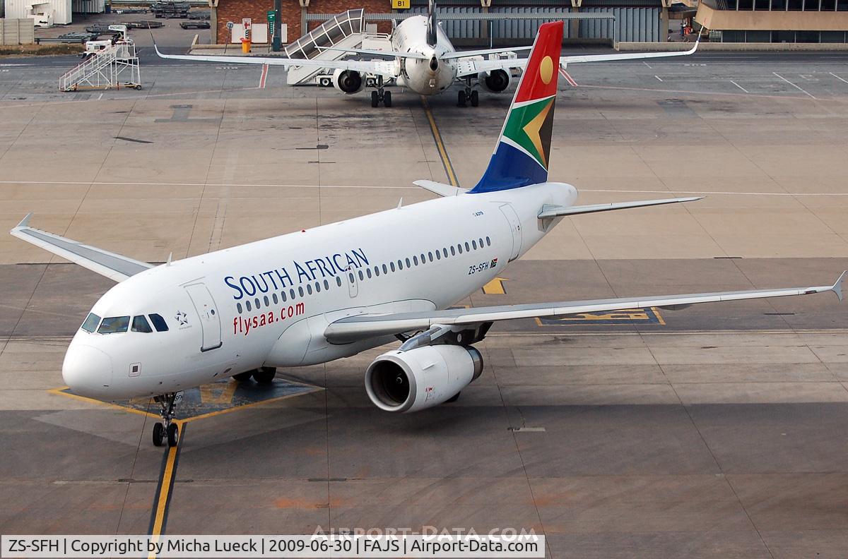 ZS-SFH, 2004 Airbus A319-131 C/N 2355, At Jo'burg