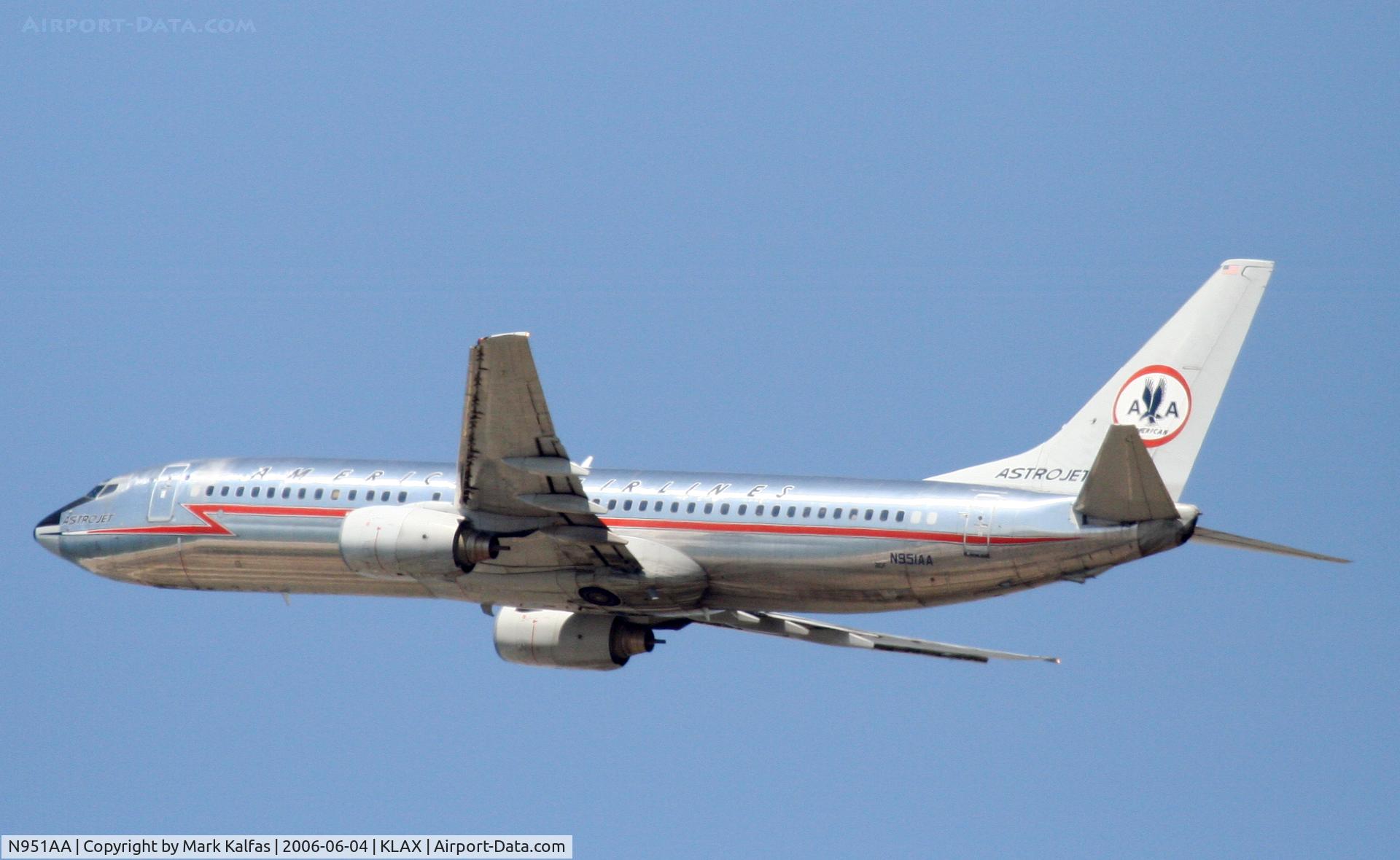 N951AA, 2000 Boeing 737-823 C/N 29538, American Airlines 737-823, 25R departure KLAX