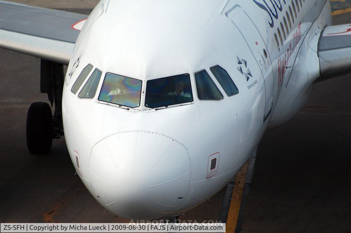 ZS-SFH, 2004 Airbus A319-131 C/N 2355, At Jo'burg