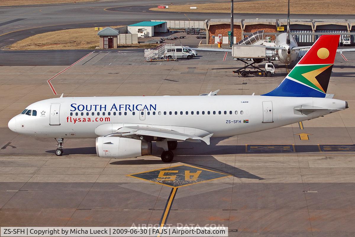 ZS-SFH, 2004 Airbus A319-131 C/N 2355, At Jo'burg