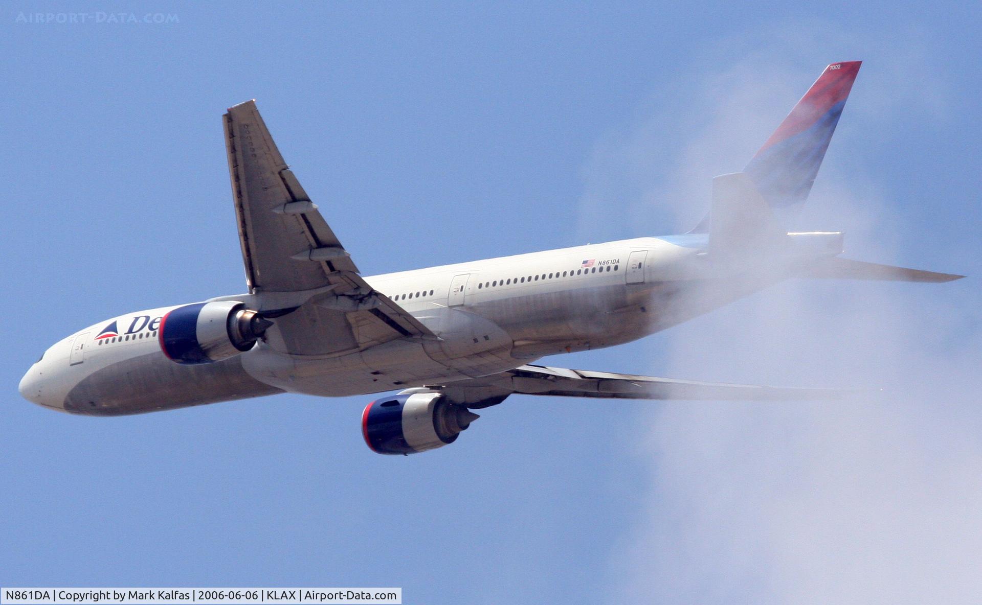 N861DA, 1999 Boeing 777-232 C/N 29952, Delta Airlines Boeing 777-232, N861A departs 25R KLAX