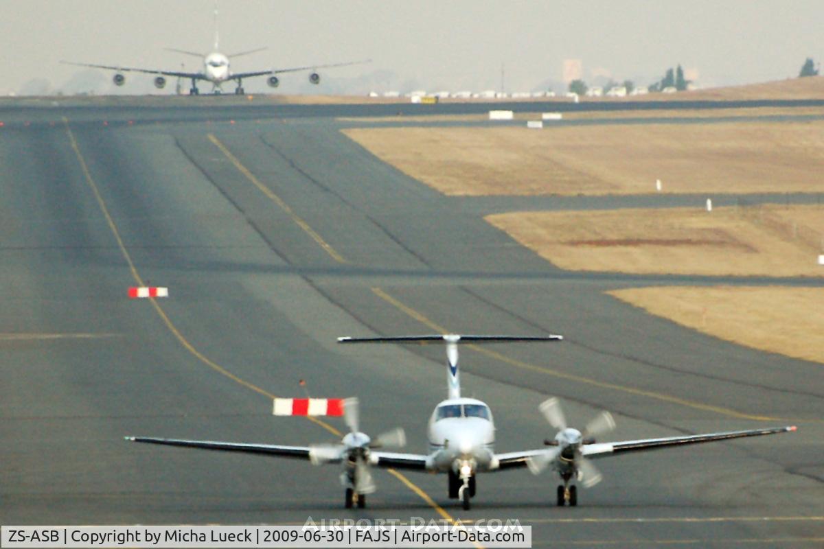 ZS-ASB, Beech Super King Air 200 C/N BB-903, At Jo'burg