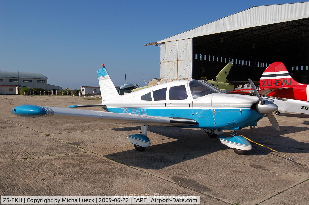 ZS-EKH, PIPER PA-28-180 C/N 28-2762, At the SAAF Museum in Port Elizabeth