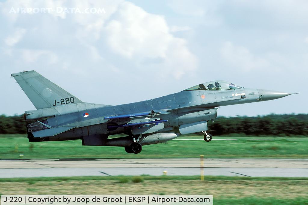 J-220, Fokker F-16A Fighting Falcon C/N 6D-9, Participant of the 1996 Tactical Fighter Weaponry.