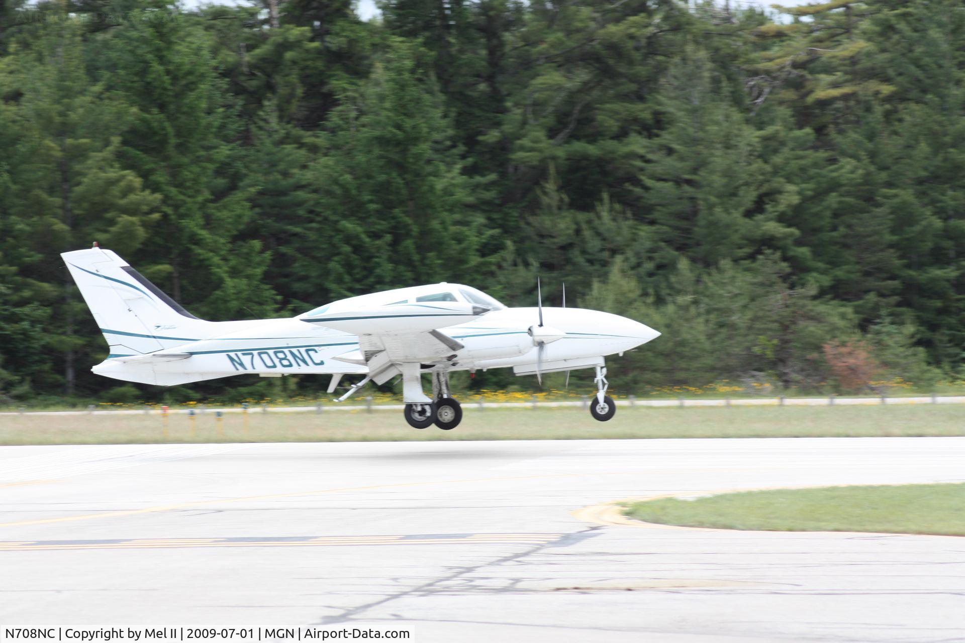N708NC, 1977 Cessna 310R C/N 310R0965, Landing RWY 28