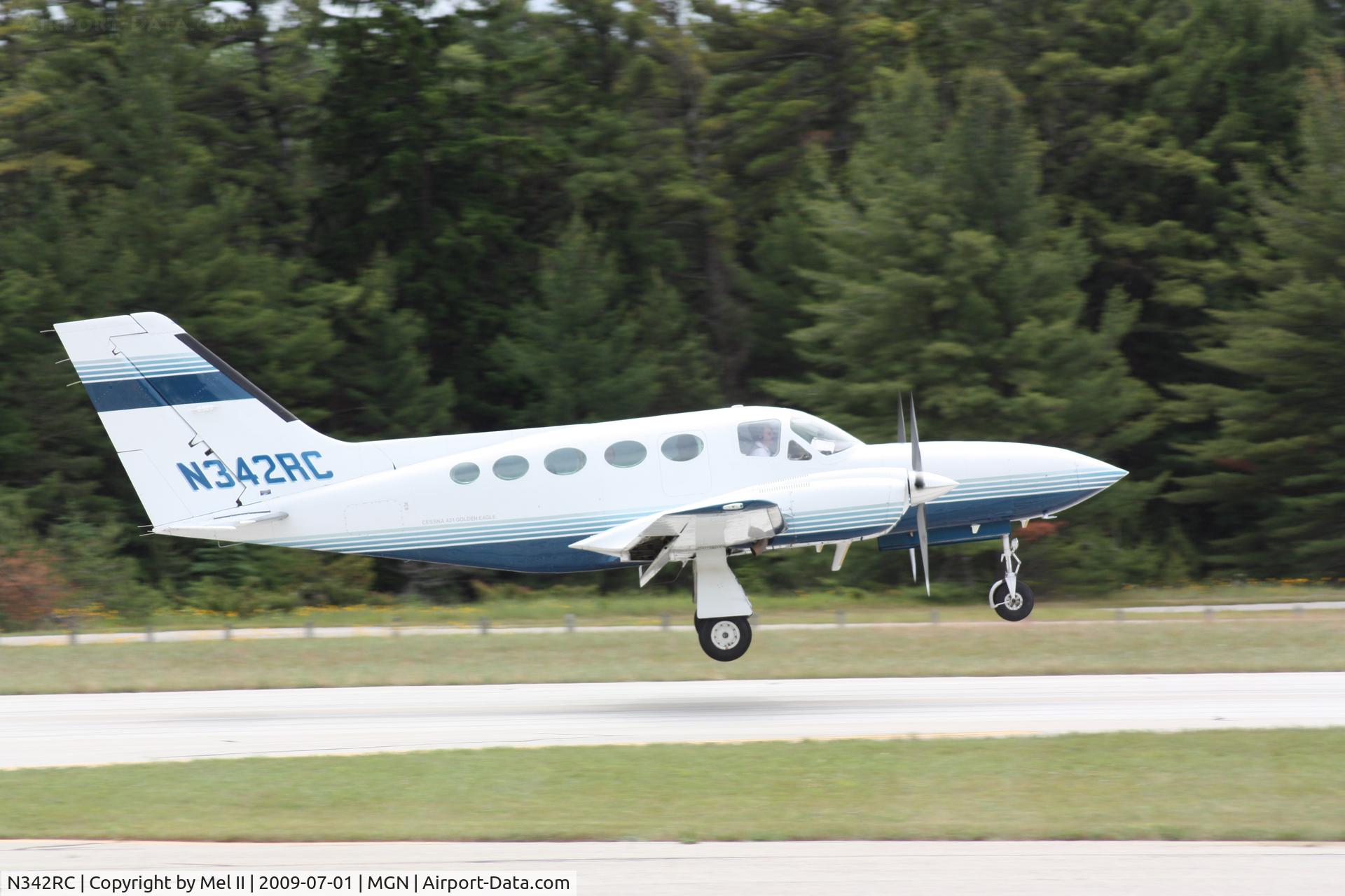 N342RC, 1982 Cessna 421C Golden Eagle C/N 421C-1243, Landing RWY 28