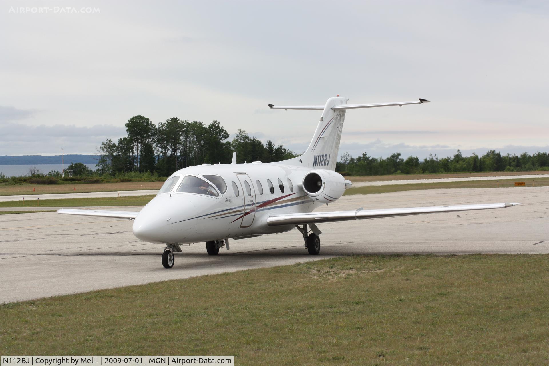 N112BJ, 1996 Beech 400A Beechjet C/N RK-112, Taxi To Parking