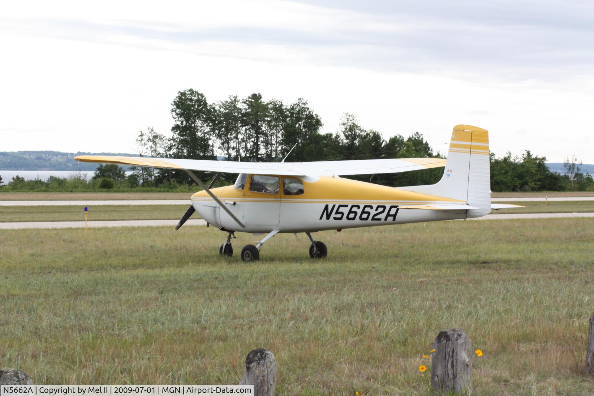 N5662A, 1956 Cessna 172 C/N 28262, Parked