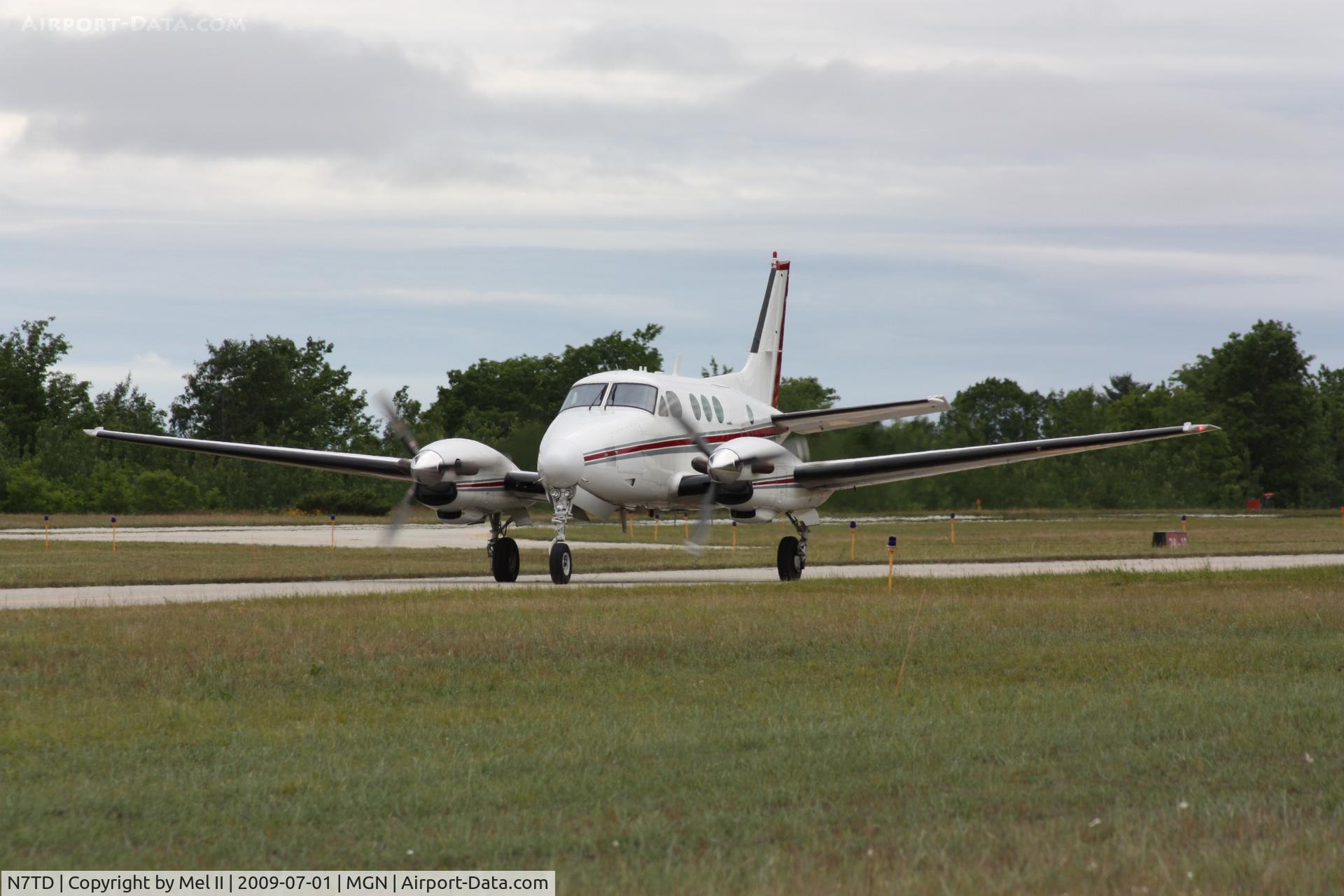 N7TD, 1978 Beech E90 King Air C/N LW-276, Taxi To Parking