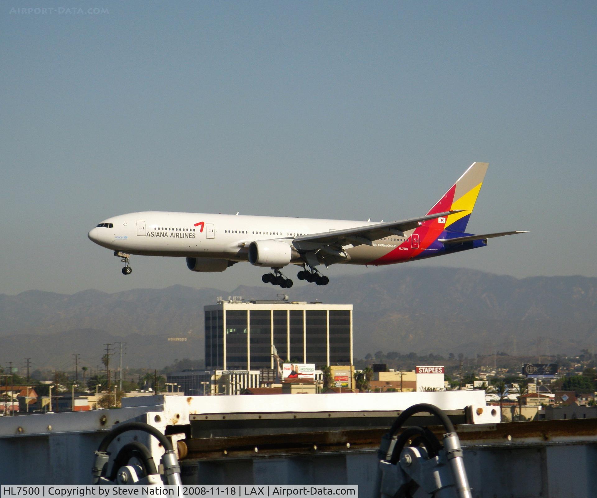 HL7500, 2002 Boeing 777-28E/ER C/N 28685, Asiana Airways Boeing 777-28E (ER), c/n: 28685 on final @ LAX 18.11.08
