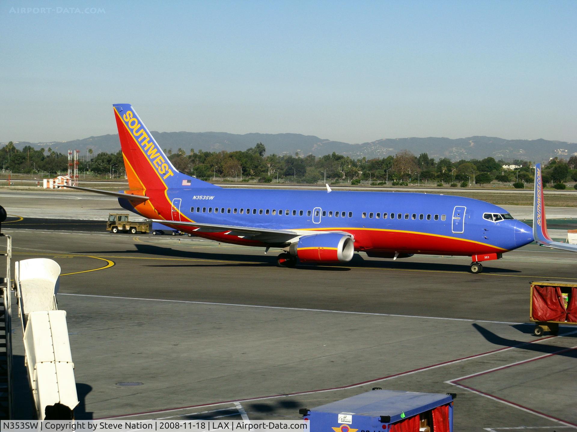 N353SW, 1990 Boeing 737-3H4 C/N 24889, Southwest 1990 Boeing 737-3H4 in new colors w/o winglets