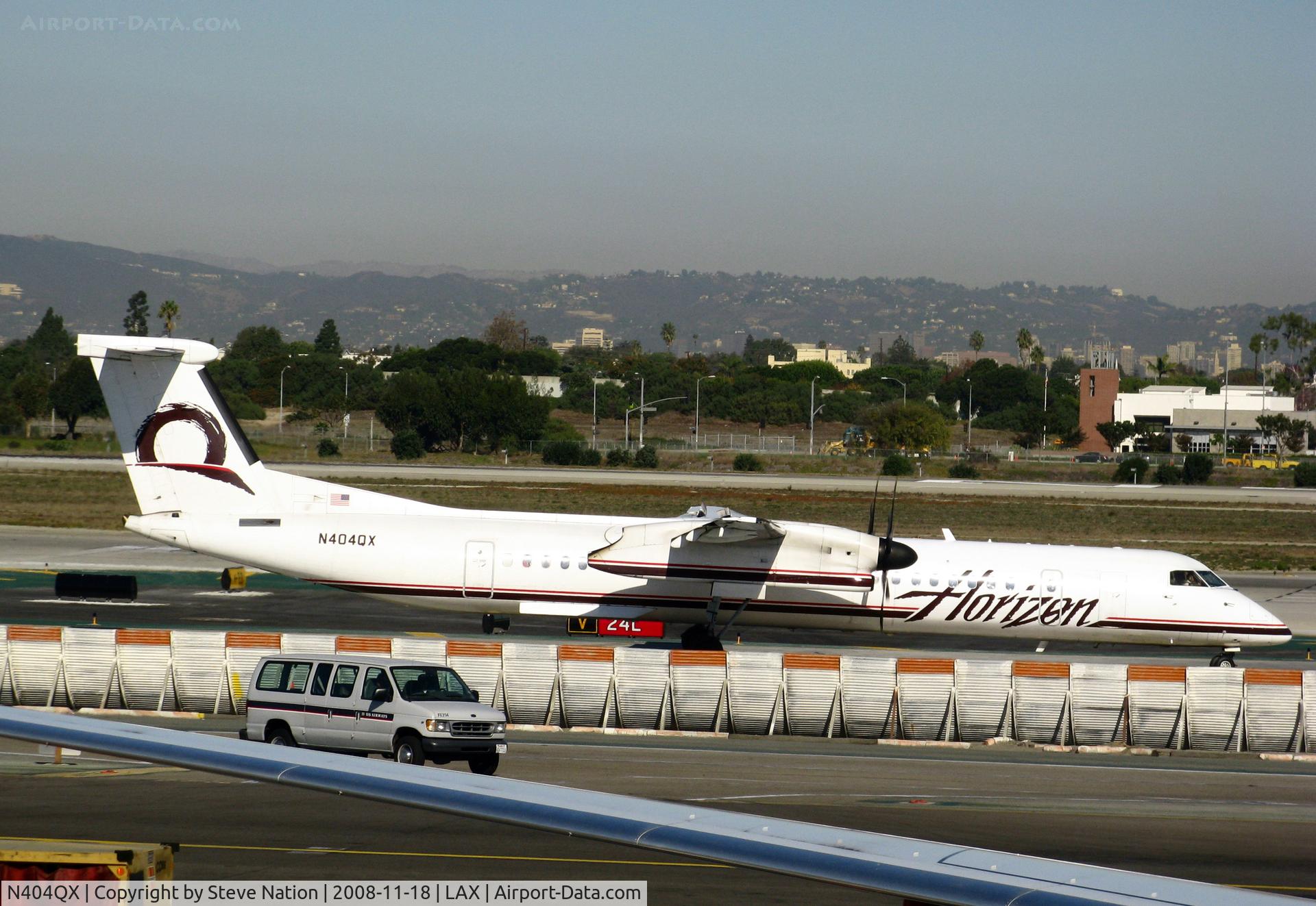 N404QX, 2001 Bombardier DHC-8-402 Dash 8 C/N 4046, Horizon 2001 Bombardier DHC-8-402 taxiing