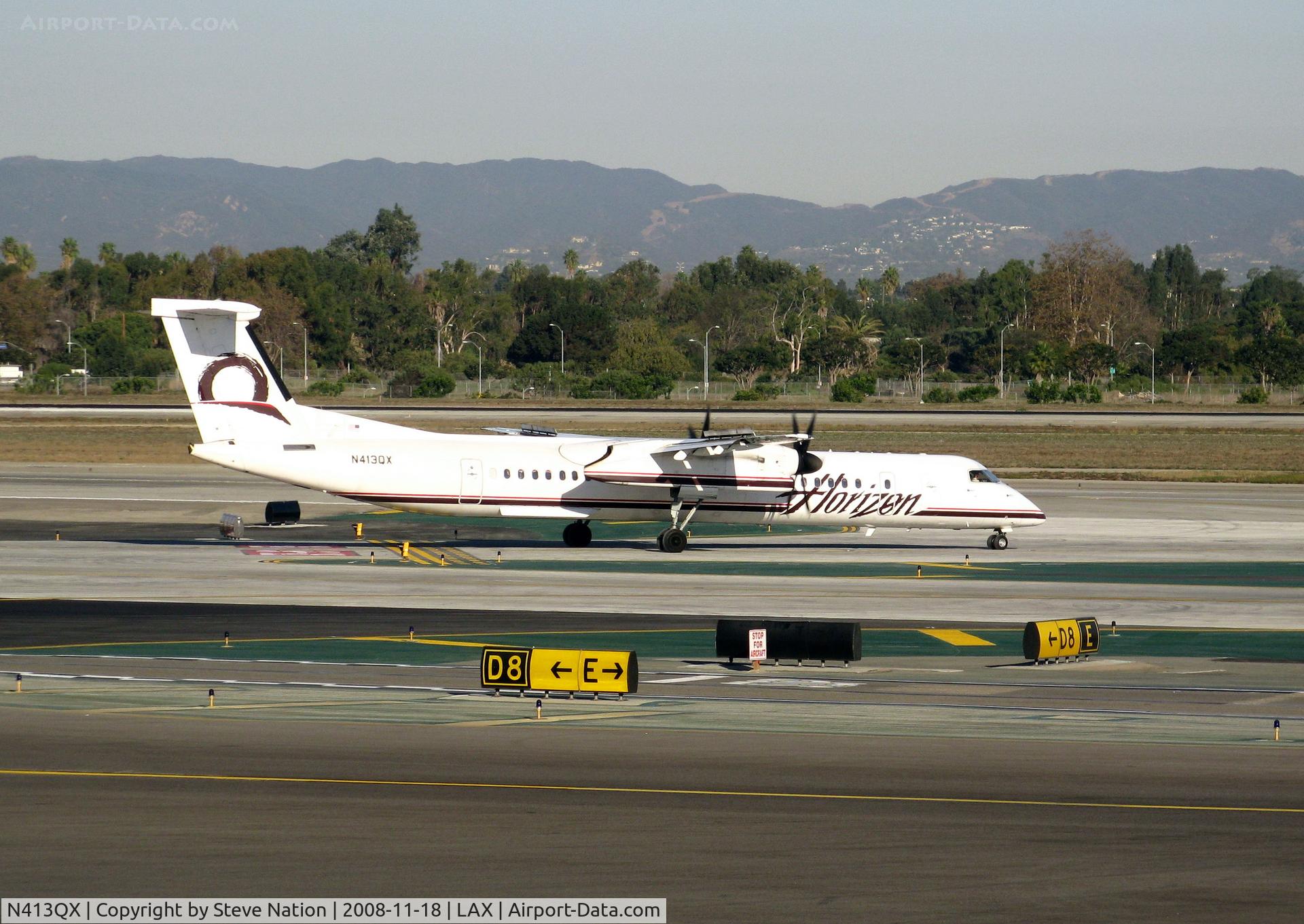 N404QX, 2001 Bombardier DHC-8-402 Dash 8 C/N 4046, Horizon 2002 Bombardier DHC-8-402 taxiing