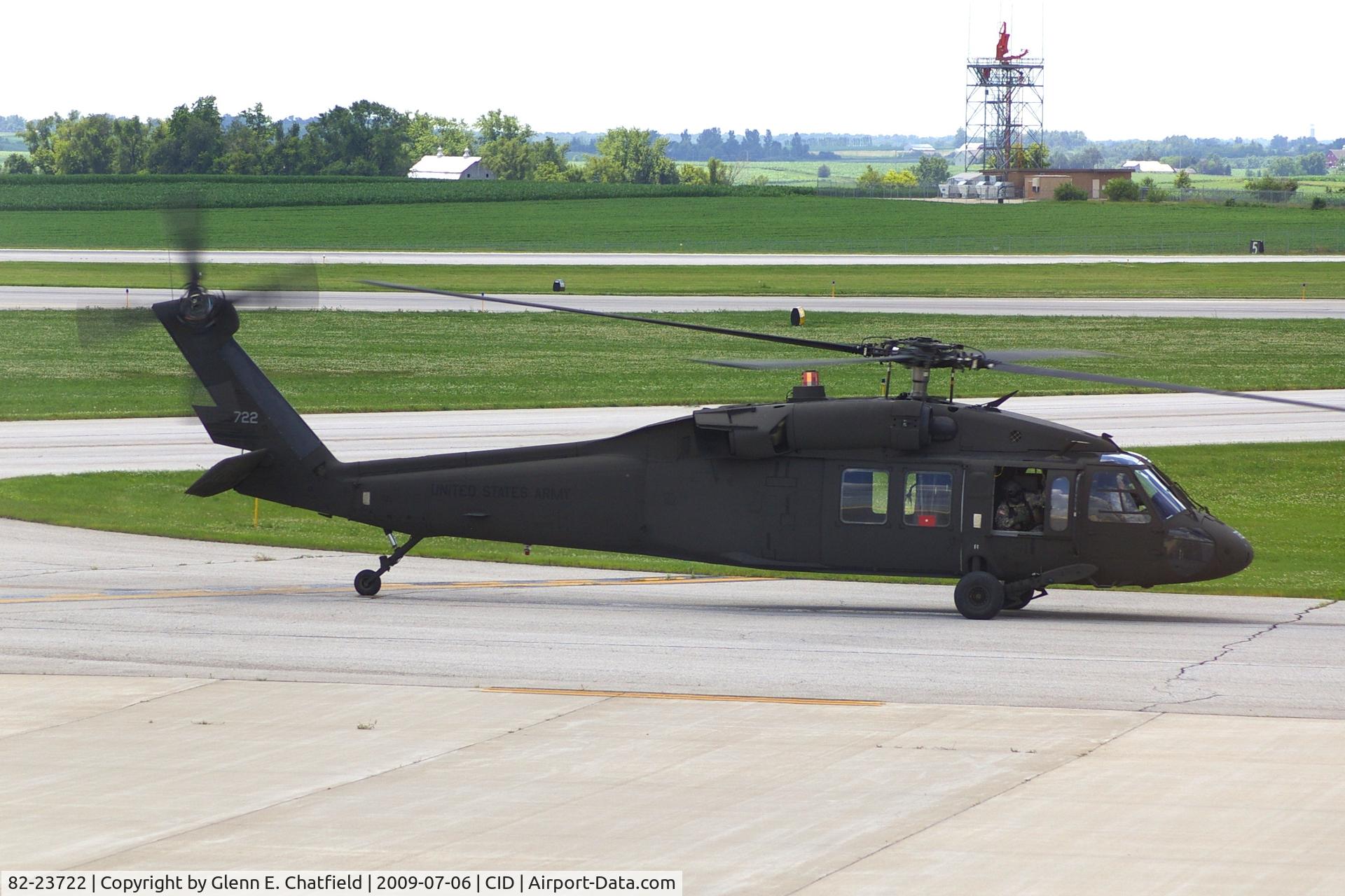82-23722, 1982 Sikorsky UH-60A Black Hawk C/N 70545, Taxiing to Landmark FBO.