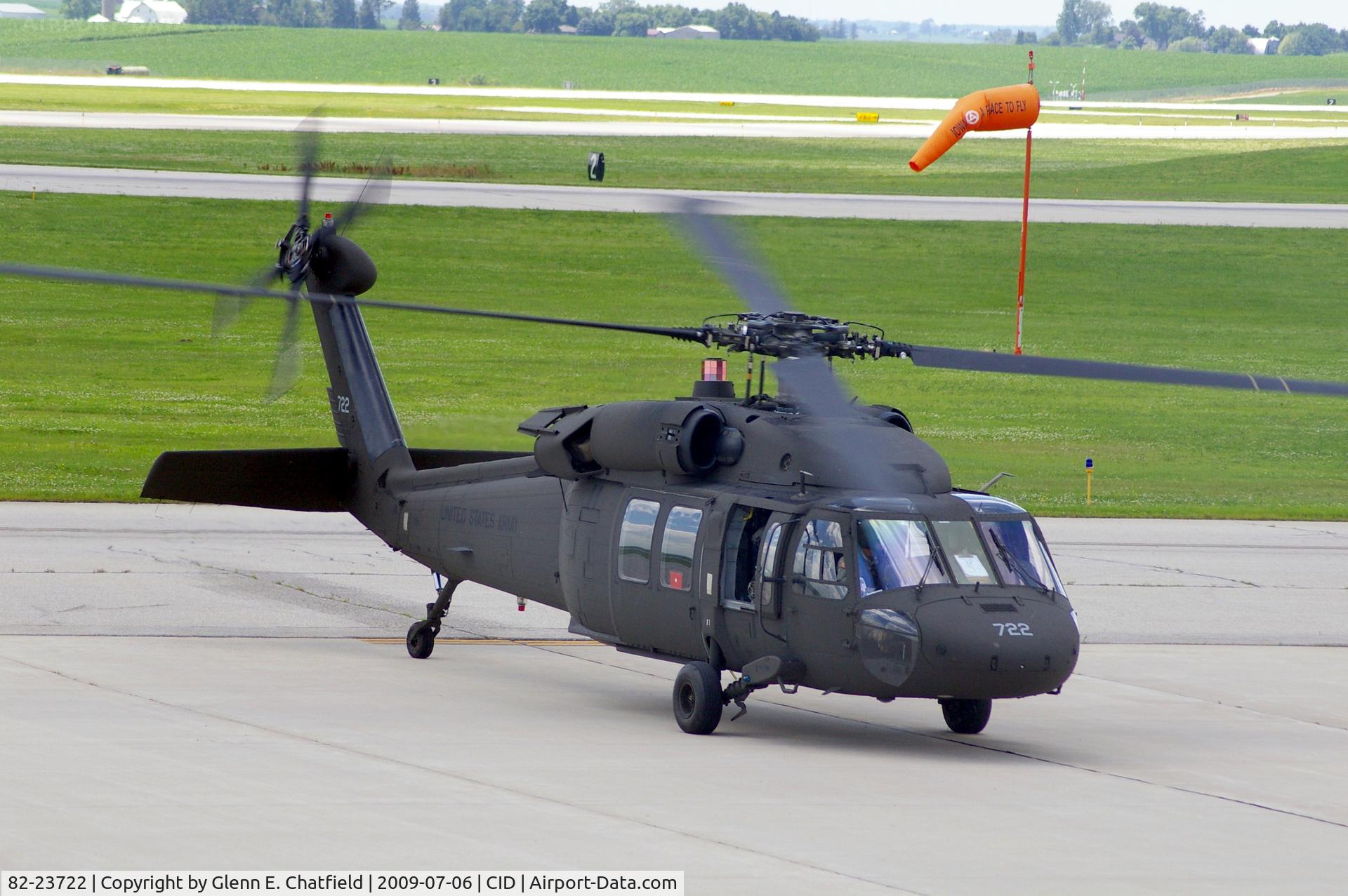 82-23722, 1982 Sikorsky UH-60A Black Hawk C/N 70545, Taxiing to Landmark FBO.