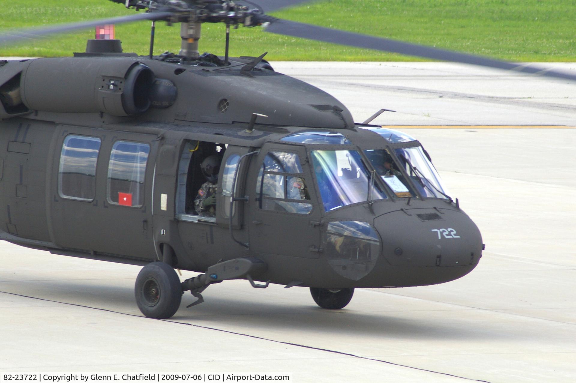 82-23722, 1982 Sikorsky UH-60A Black Hawk C/N 70545, Taxiing to Landmark FBO.