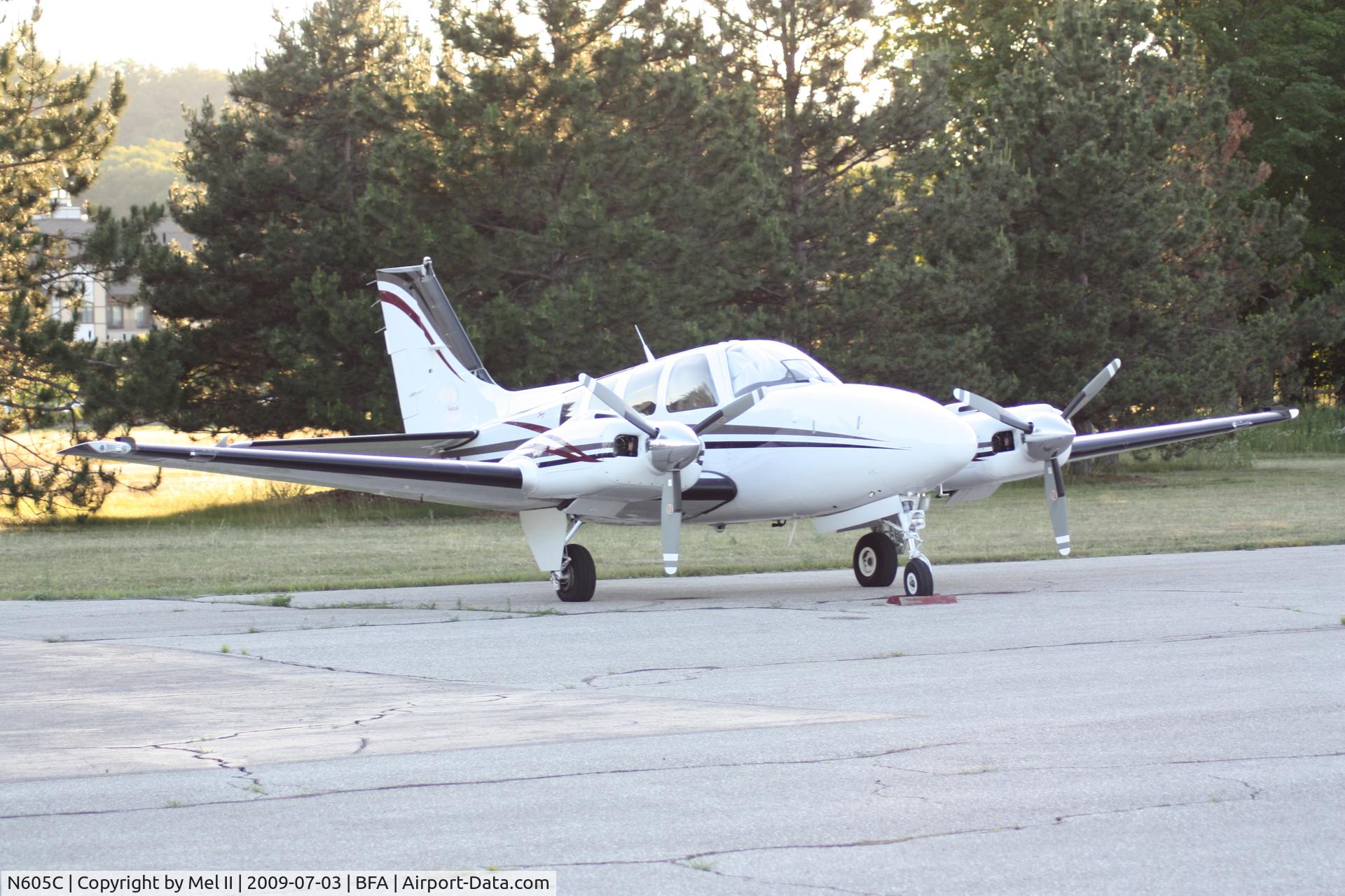 N605C, Raytheon Aircraft Company 58 C/N TH-2081, Parked