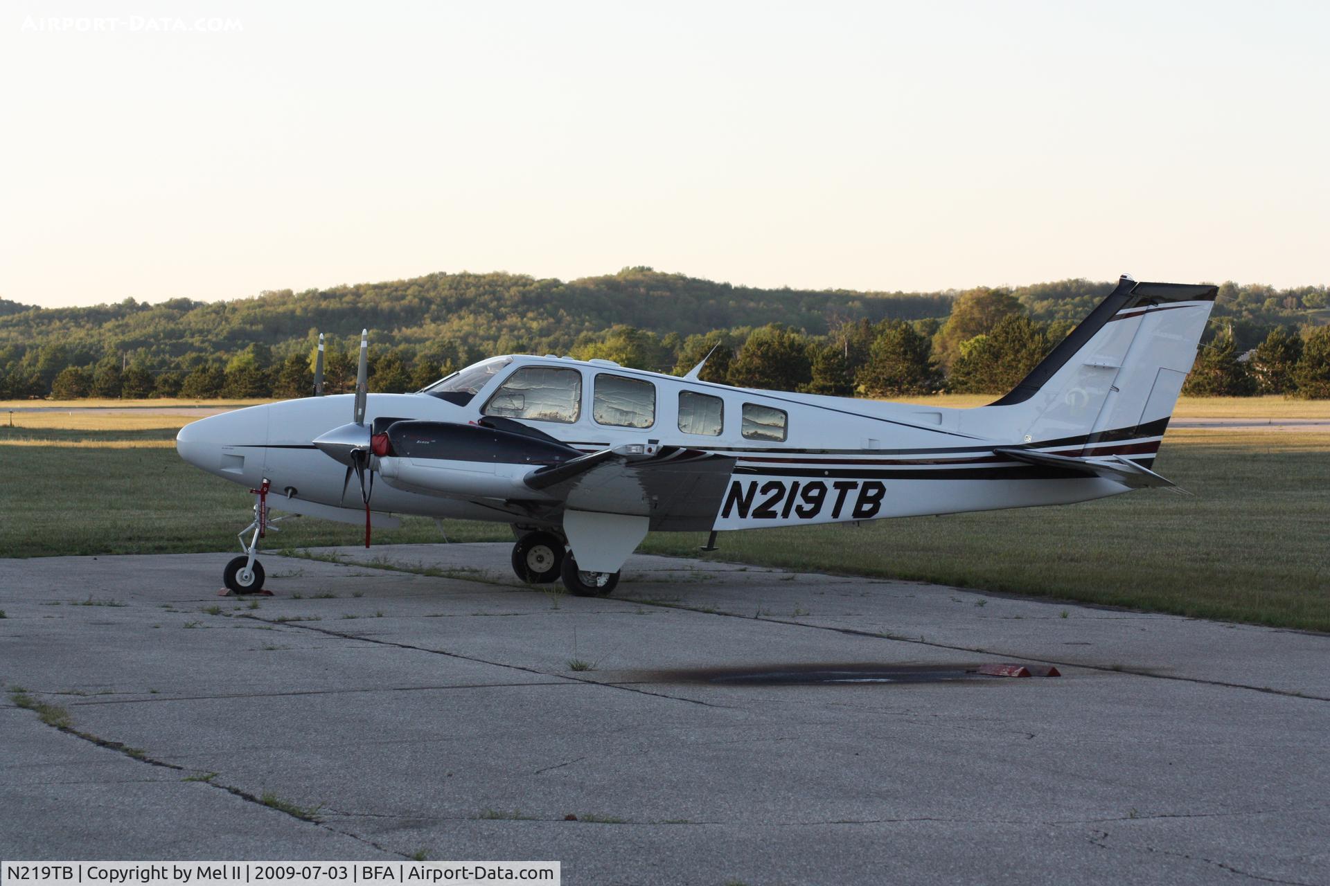 N219TB, 2007 Hawker Beechcraft Corp G58 Baron C/N TH-2197, Parked