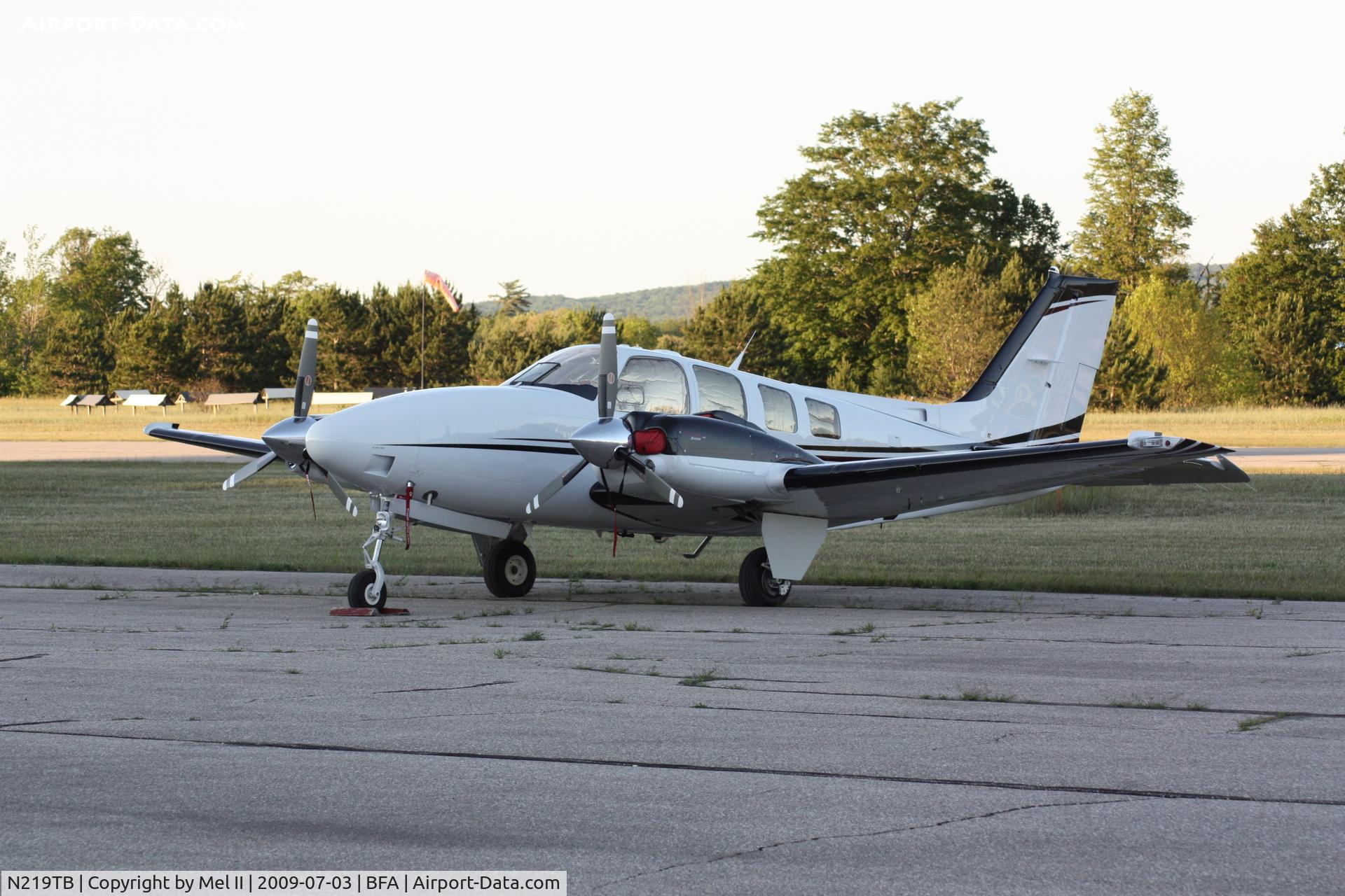 N219TB, 2007 Hawker Beechcraft Corp G58 Baron C/N TH-2197, Parked