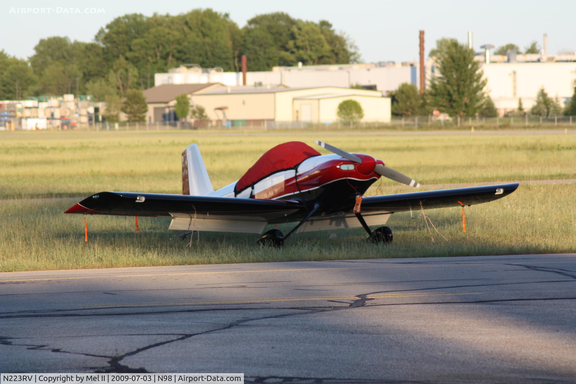 N223RV, 2002 Vans RV-4 C/N 2036, Parked