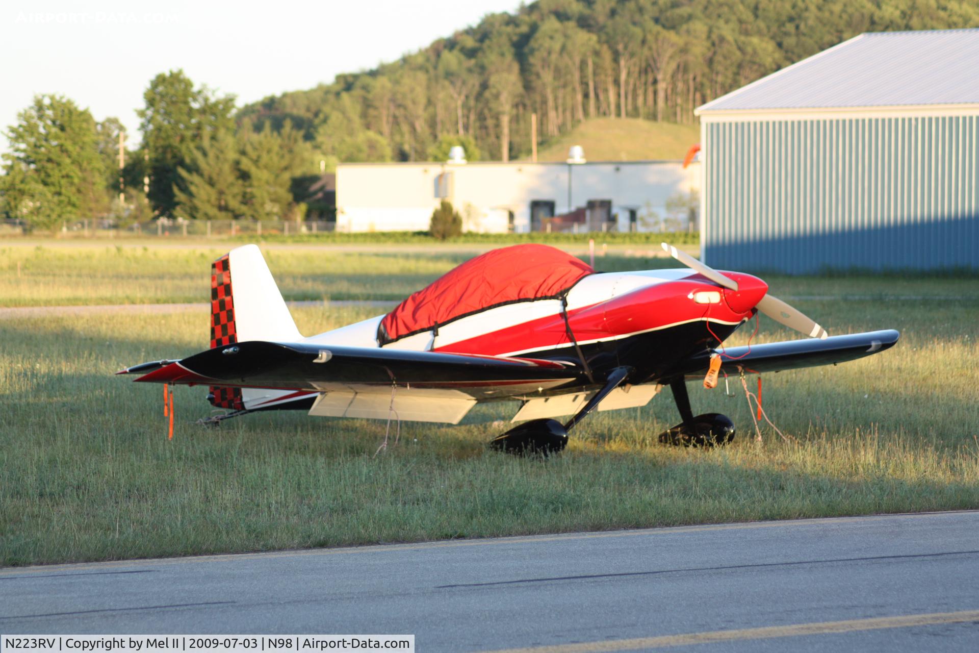 N223RV, 2002 Vans RV-4 C/N 2036, Parked