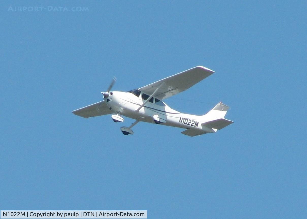 N1022M, 1975 Cessna 182P Skylane C/N 18264209, Over Downtown Shreveport.