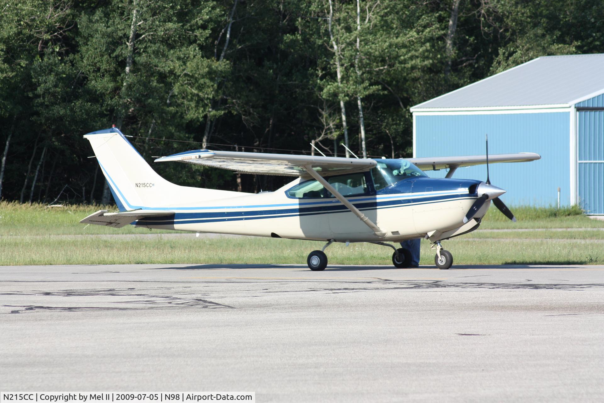 N215CC, 1981 Cessna R182 Skylane RG C/N R18201690, Fueling
