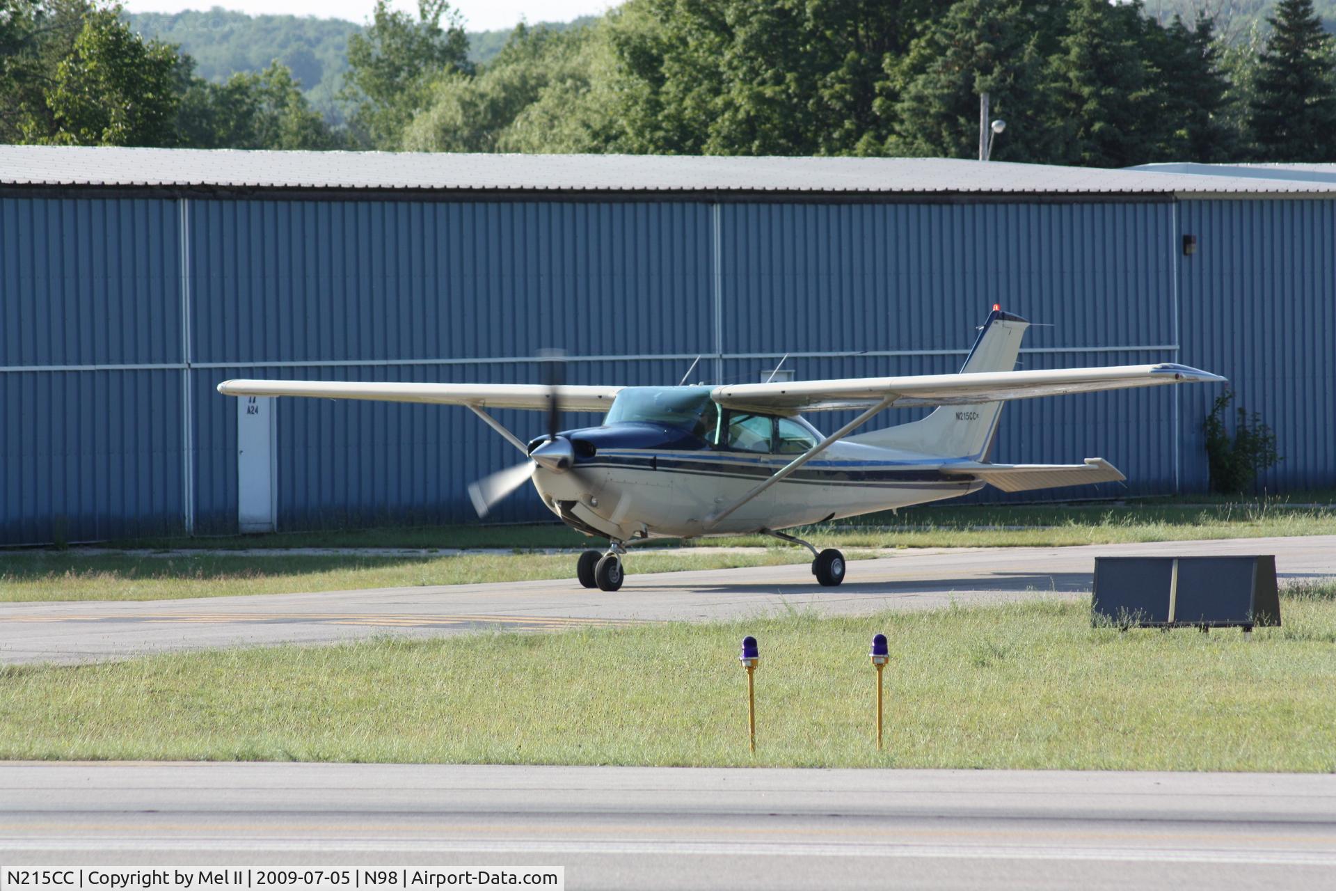 N215CC, 1981 Cessna R182 Skylane RG C/N R18201690, Taxi For Departure RWY 27