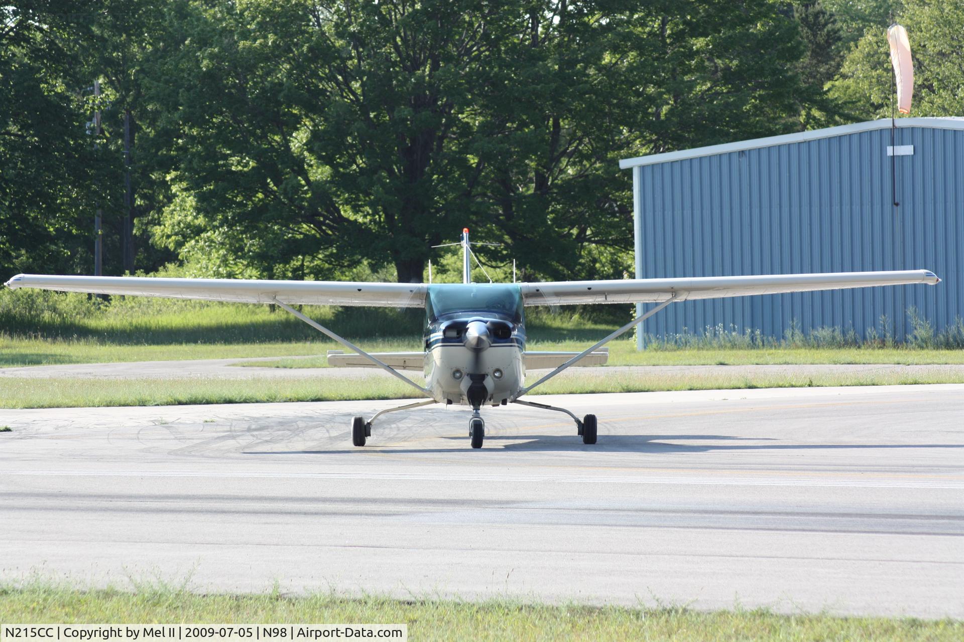 N215CC, 1981 Cessna R182 Skylane RG C/N R18201690, Taxi For Departure RWY 27