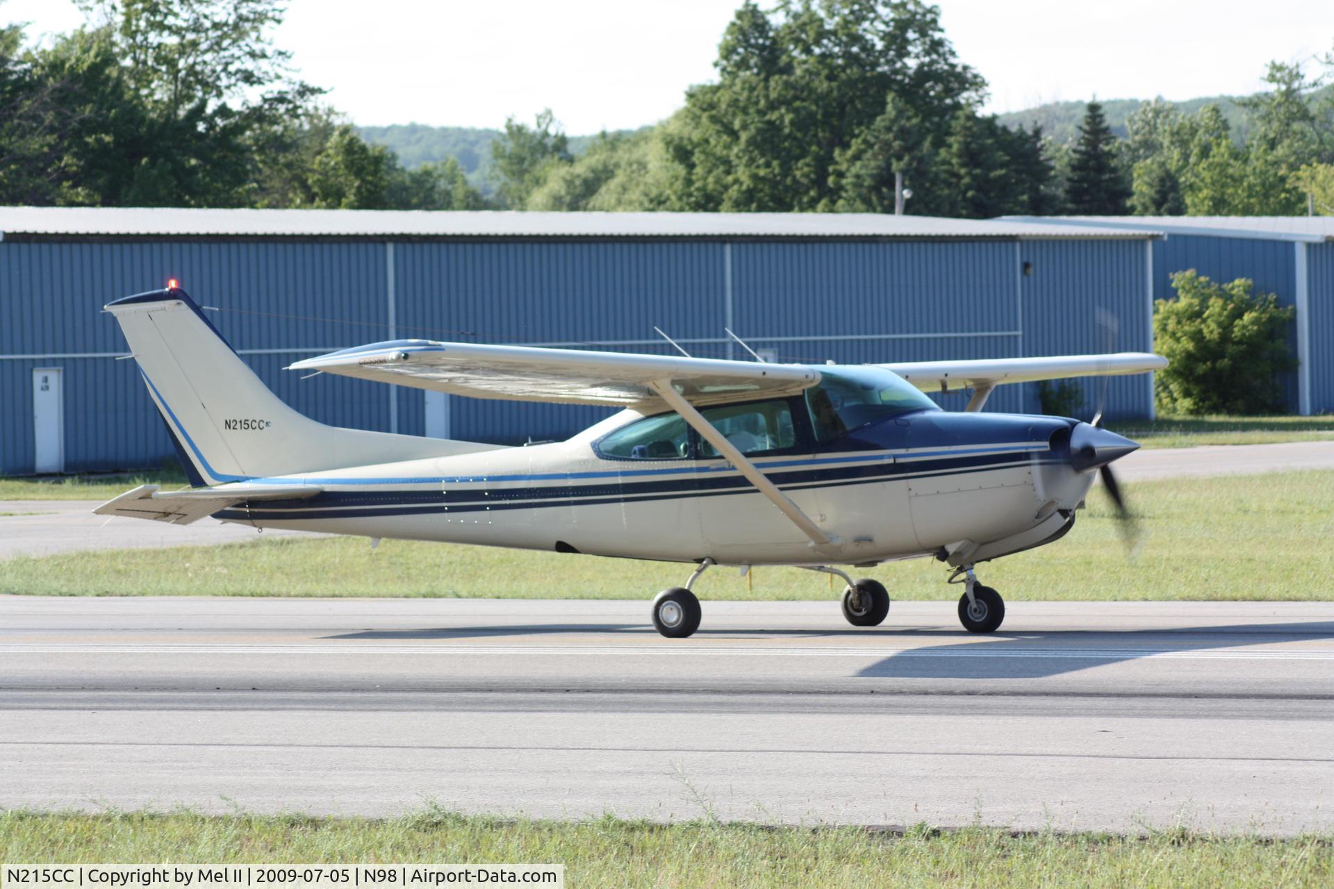 N215CC, 1981 Cessna R182 Skylane RG C/N R18201690, Taxi For Departure RWY 27