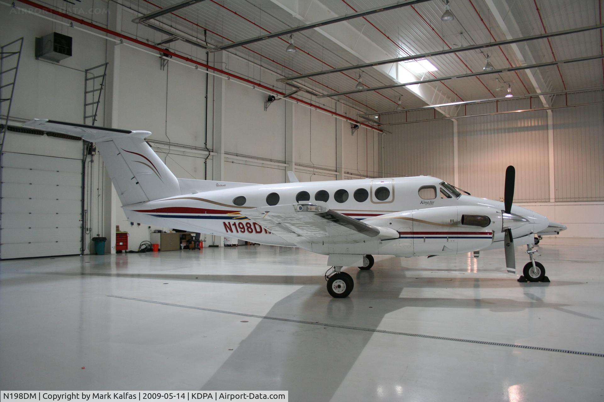 N198DM, 1984 Beech 200 C/N BB1198, Beech 200, N198DM in the hangar KDPA