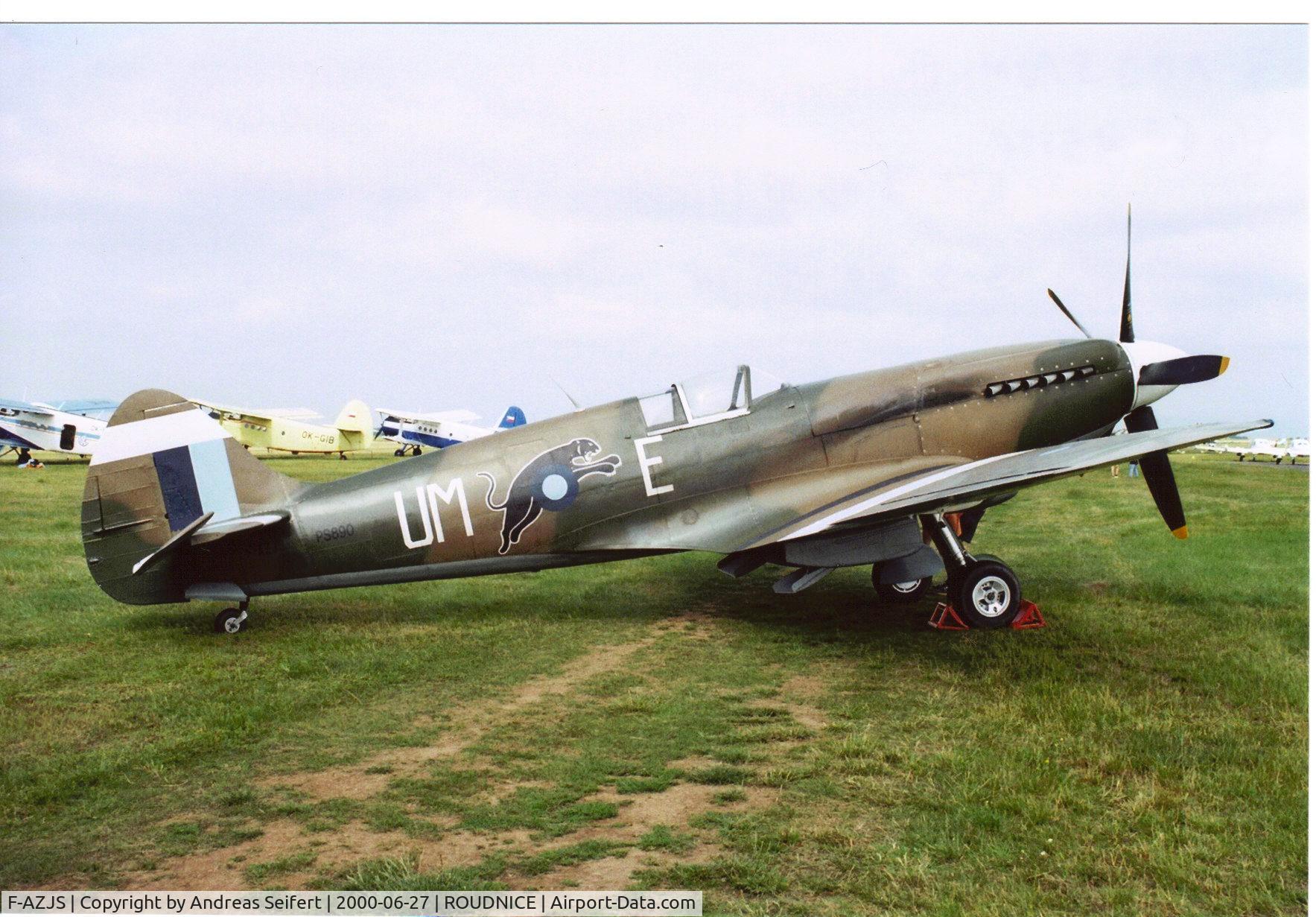 F-AZJS, 1944 Supermarine 389 Spitfire PR.XIX C/N 6S/585110, Memorial Air Show Roudnice nad Laben 27.6.2009