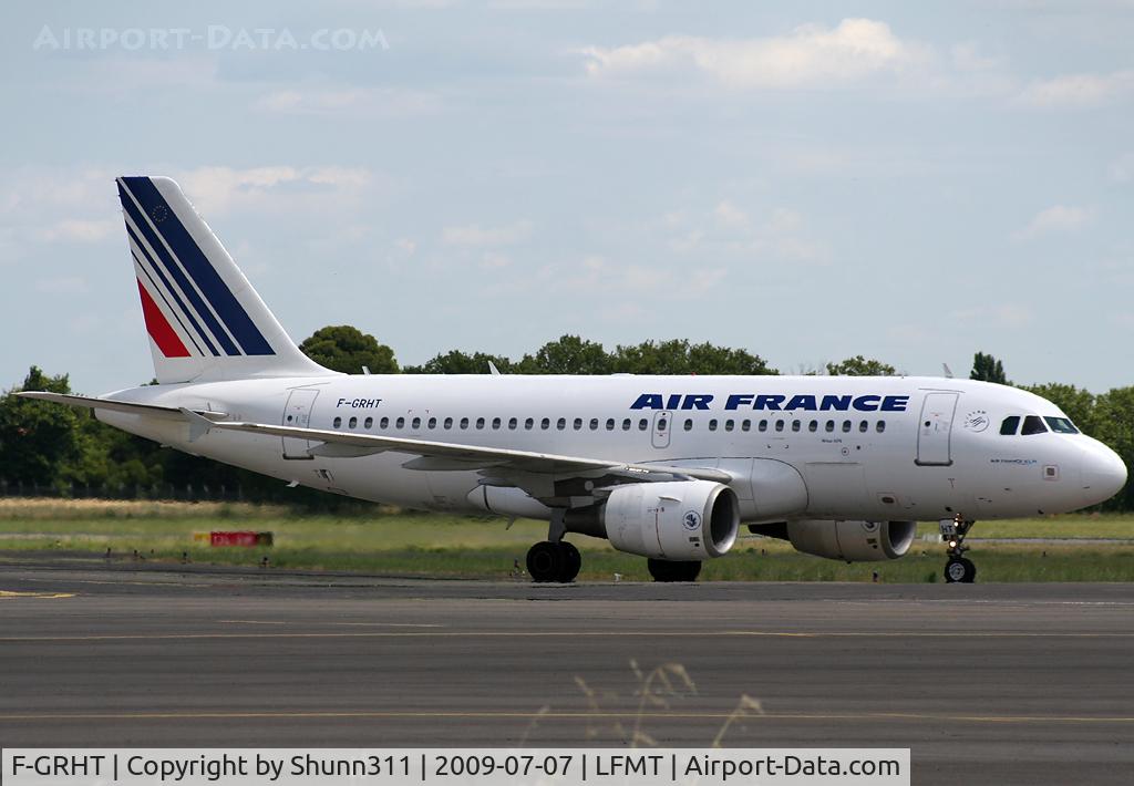 F-GRHT, 2001 Airbus A319-111 C/N 1449, Taxiing to the terminal...