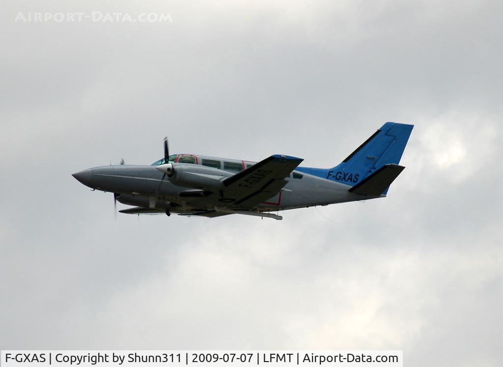 F-GXAS, 1981 Cessna 404 Titan C/N 404-0815, On take off rwy 31... Used for French Cycle Tour 2009