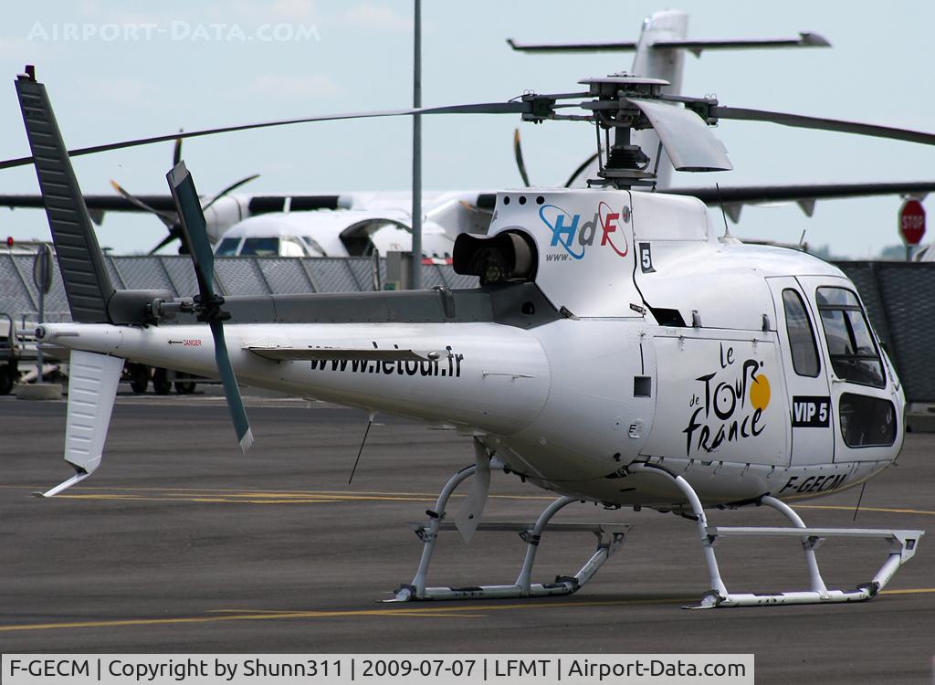 F-GECM, Aérospatiale AS-350BA Ecureuil C/N 1792, Parked... Used for French Cycle Tour 2009