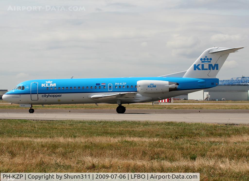 PH-KZP, 1995 Fokker 70 (F-28-0070) C/N 11539, Taxiing to the terminal...