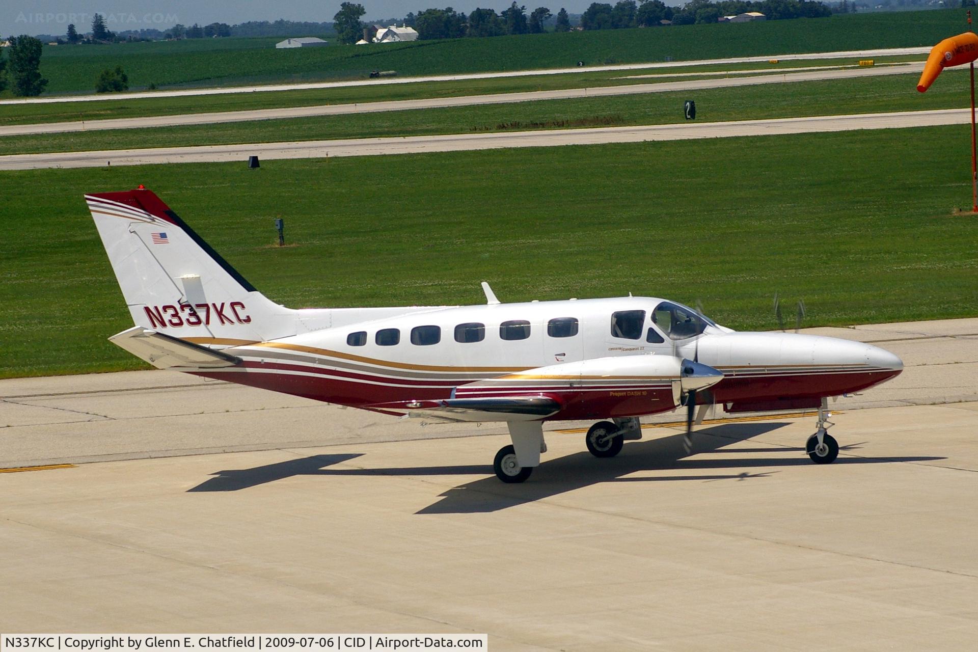 N337KC, 1985 Cessna 441 Conquest II C/N 441-0337, Taxiing to Landmark FBO.