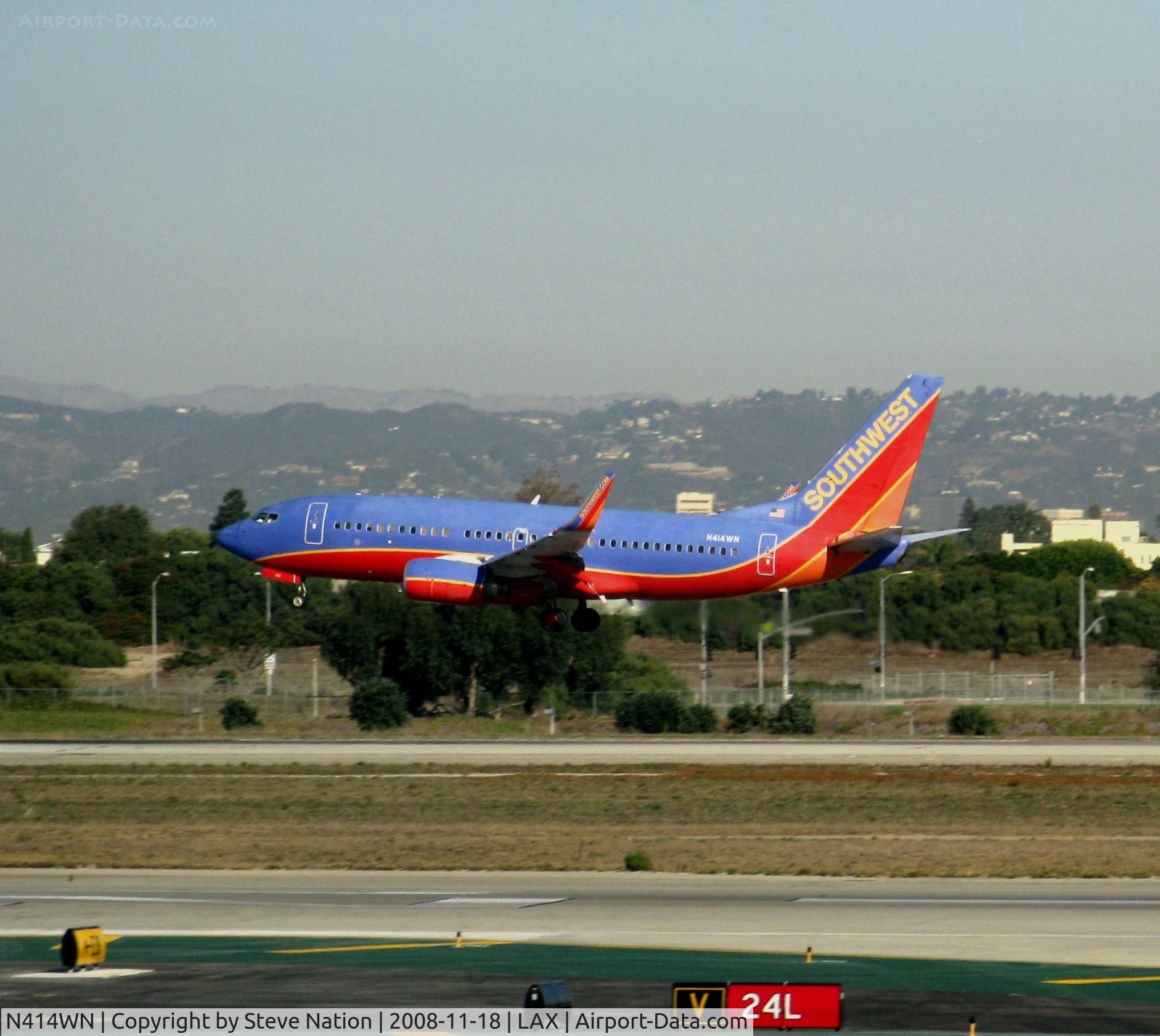 N414WN, 2001 Boeing 737-7H4 C/N 29820, Southwest 2001 Boeing 737-7H4 in new colors with winglets nears touchdown