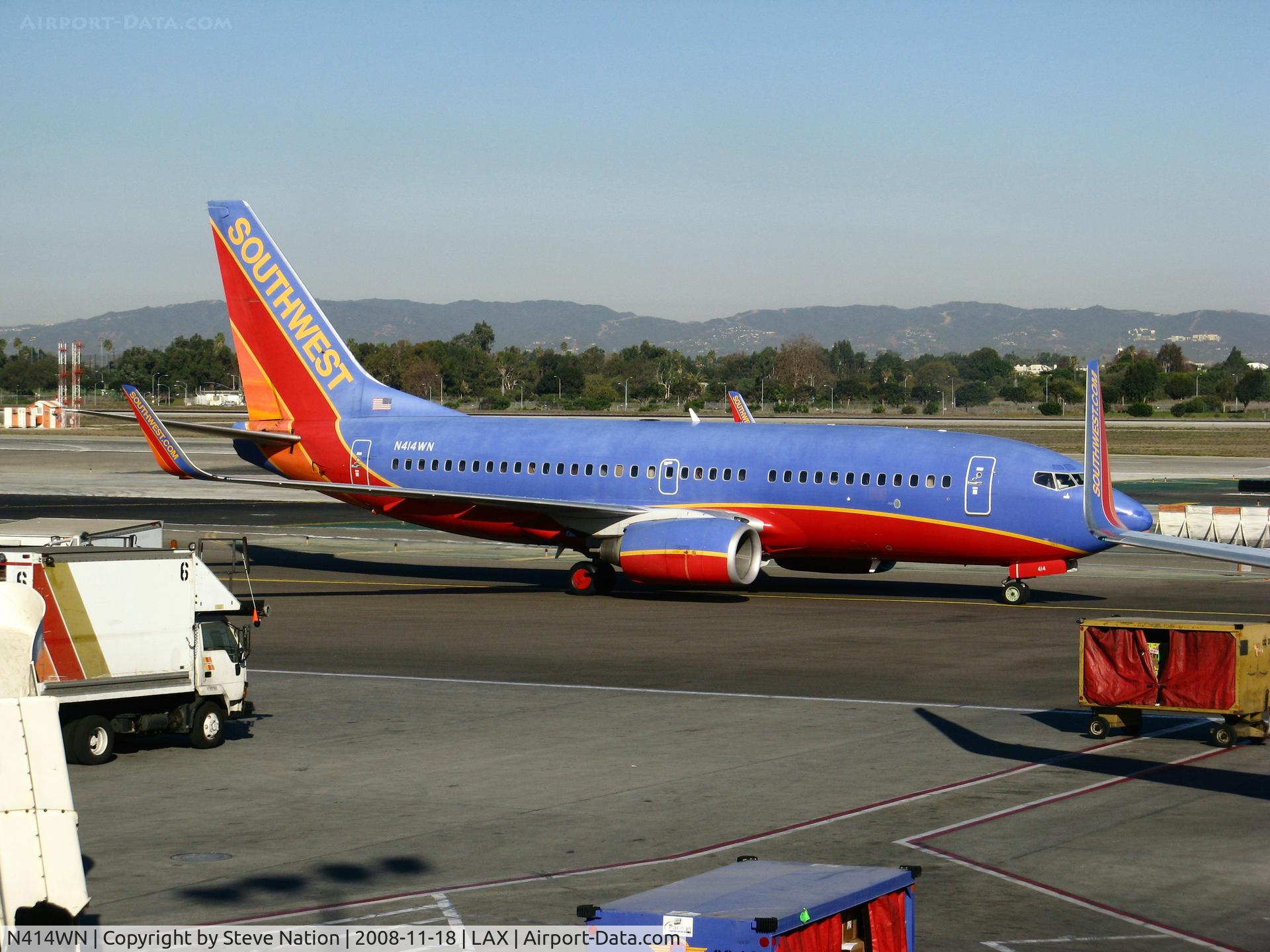N414WN, 2001 Boeing 737-7H4 C/N 29820, Southwest 2001 Boeing 737-7H4 in new colors with winglets taxiing (salute by colleagues winglet)